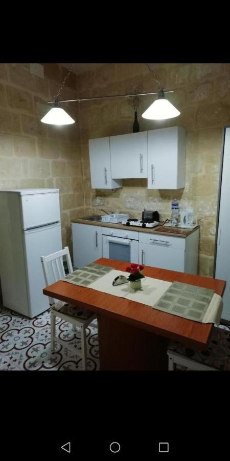 Sixty Two 3 Apartment