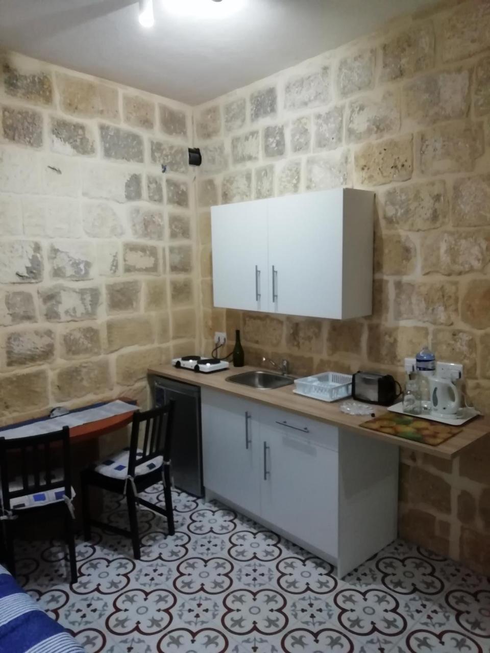 Sixty Two 3 Apartment